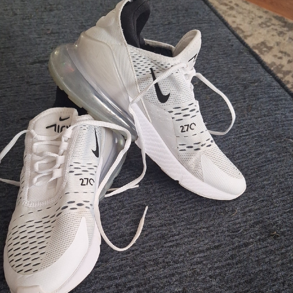 Nike Air Max 270 White and Black Sneakers Wimens Sz 9